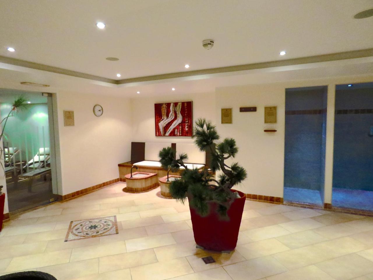 Hotel Hirlanda Zuers Luaran gambar